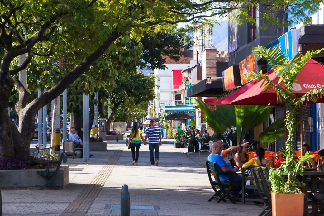 Apartasuites Av Medellin